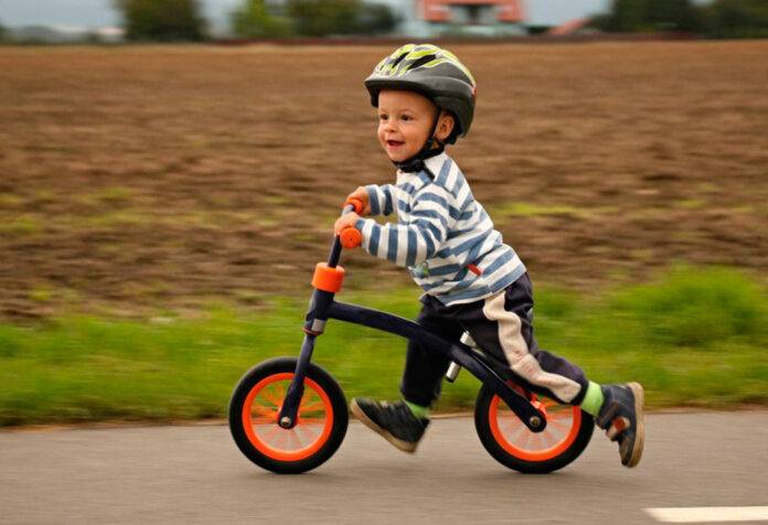 Детский велосипед или беговел: что купить ребенку 2-3 лет. прогулки с детьми