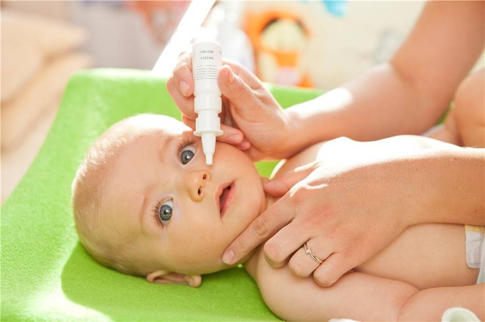 Чистка носа ребенка при насморке и заложенности носа