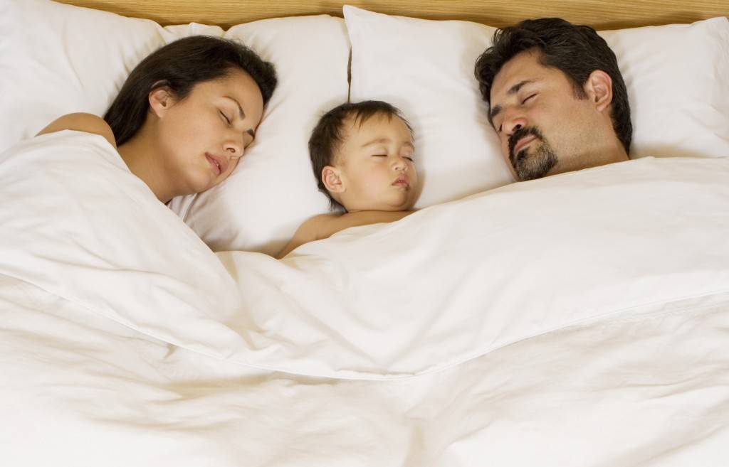 Лайфхак: как отучить ребенка спать с родителями - статья сайта о детях imom.me