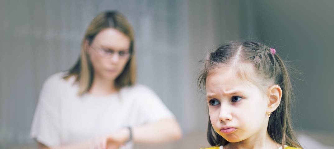 5 мифов воспитания, которые делают жизнь ребёнка невыносимой