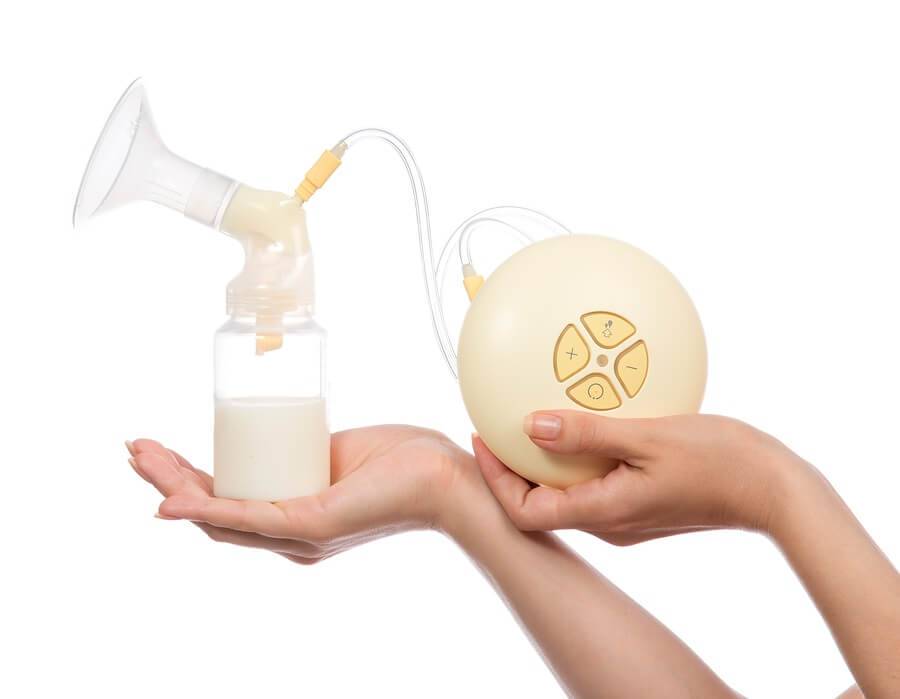 Как правильно сцеживать грудное молоко руками в первые дни