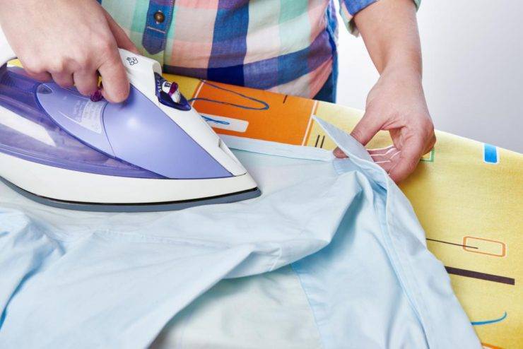 До какого возраста гладить детские вещи и как часто это делать?
