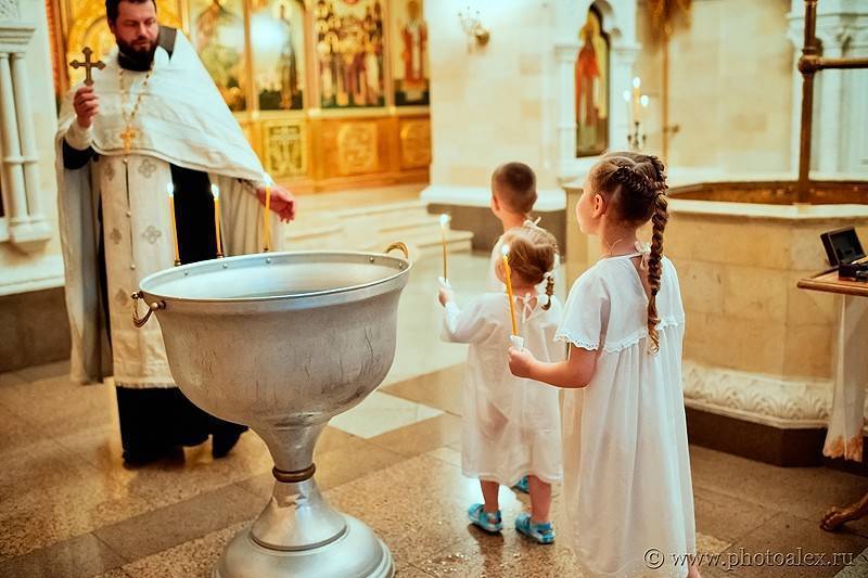 Можно ли у нескольких детей быть крестным, функции и обязанности духовных родителей