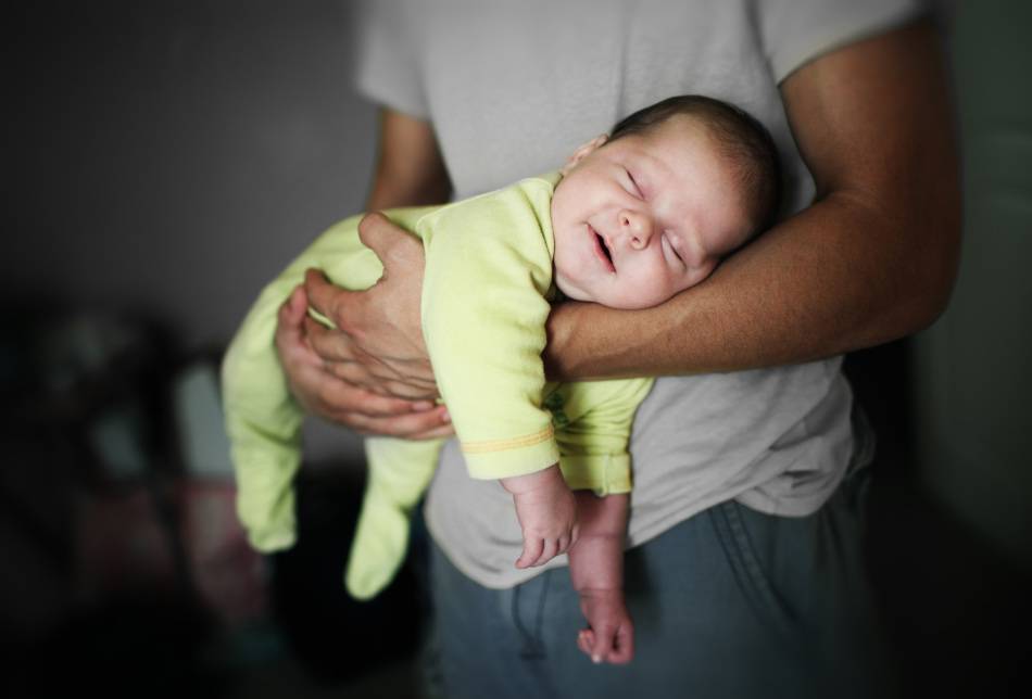 Ребенок спит только на руках: что делать? - заметки о беременности