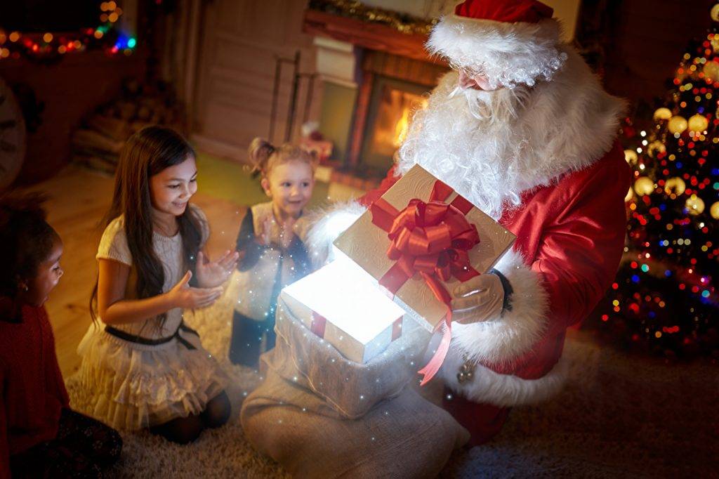 Что подарить ребенку на новый год - 250 идей новогодних подарков для детей, список лучших детских презентов по возрастам