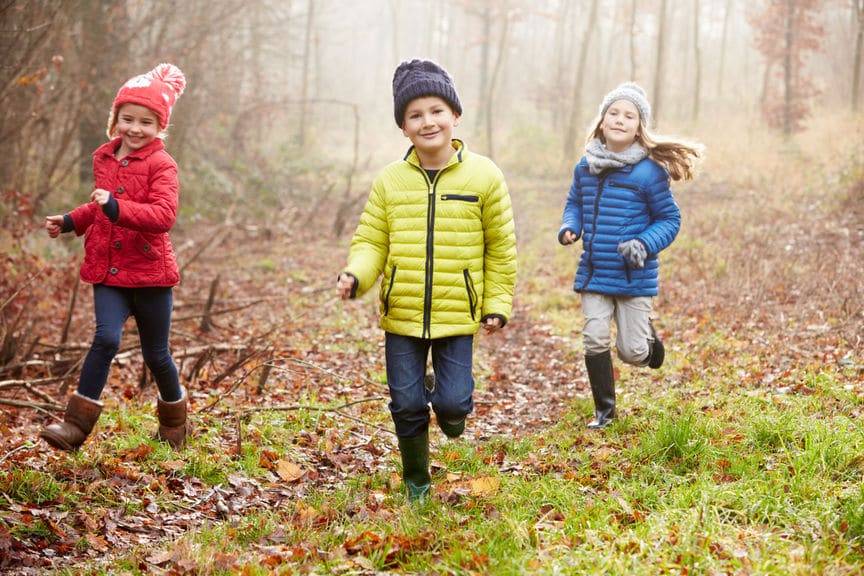 Как превратить прогулку с ребенком в развивающее занятие: 15 идей для мам