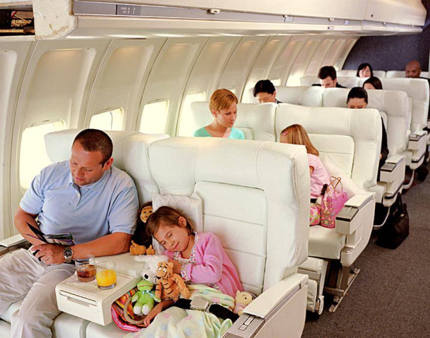 С ребенком в самолете – как правильно организовать перелет