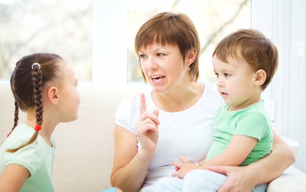 Как вести себя родителям, когда ссорятся дети: 5 практических советов