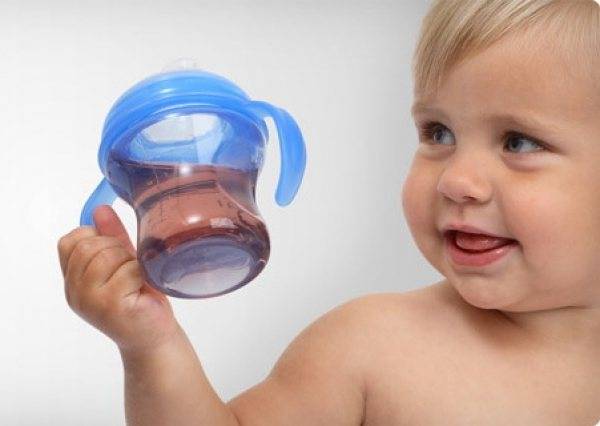 Как приучить ребёнка к бутылочке