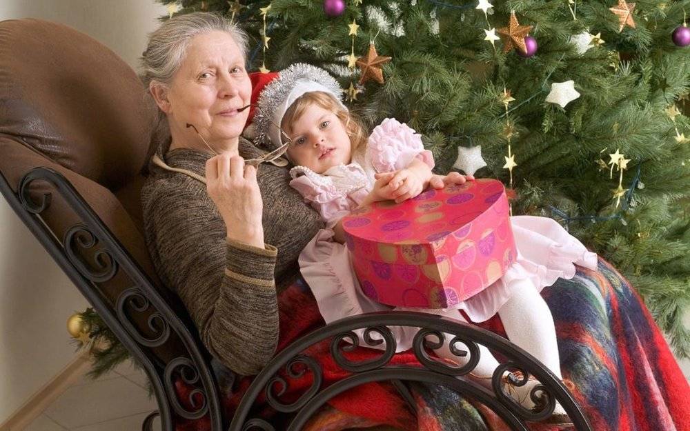Что подарить бабушке и дедушке на новый год? | праздник для всех