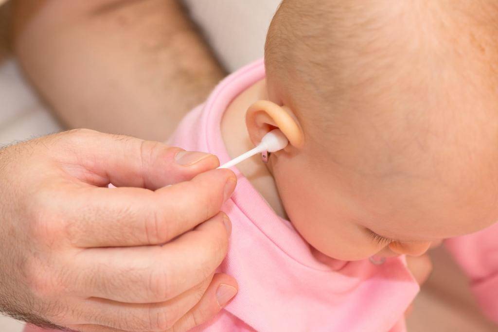 Капли в нос или уши: сложности родителей в применении лекарств для детей