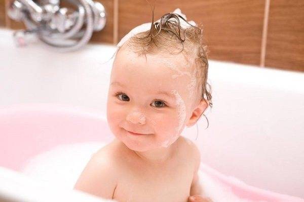 Уход за детскими волосами: как помыть и расчесать? | волосок