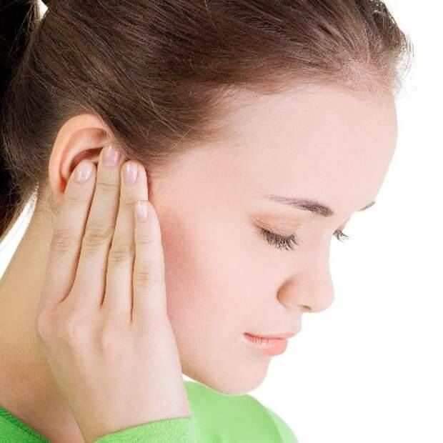 Почему появляется боль в ухе