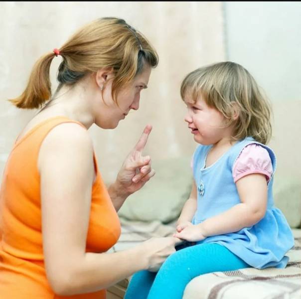 Как научить детей правильно реагировать на расставание с матерью?