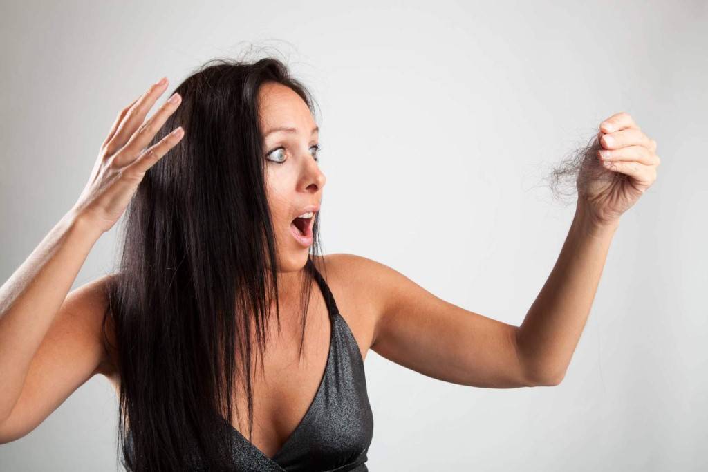 Выпадение волос (алопеция, облысение) у мужчин и женщин: причины, лечение – напоправку