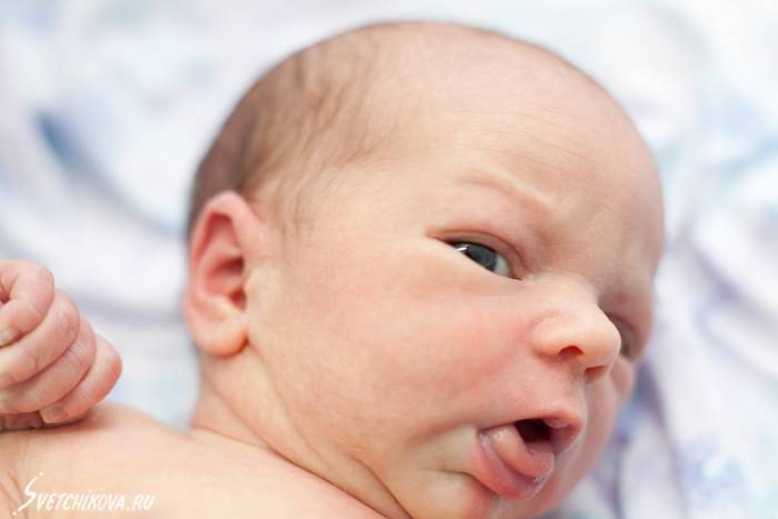Как проверить слух у новорожденного ребенка в домашних условиях и роддоме: применяемые методики и способы