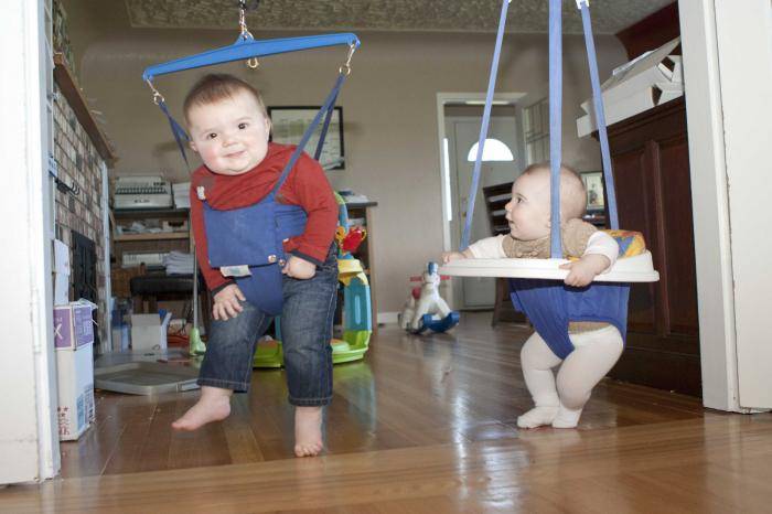 Прыгунки для ребенка 4-6 месяцев можно считать хорошим тренажером для развития детского организма