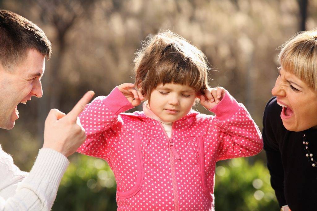 Не обсуждать ребенка со своими знакомыми. еврейские дети любят свою маму