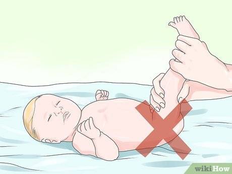 Как правильно выкладывать новорожденного на животик комаровский: сколько можно класть?