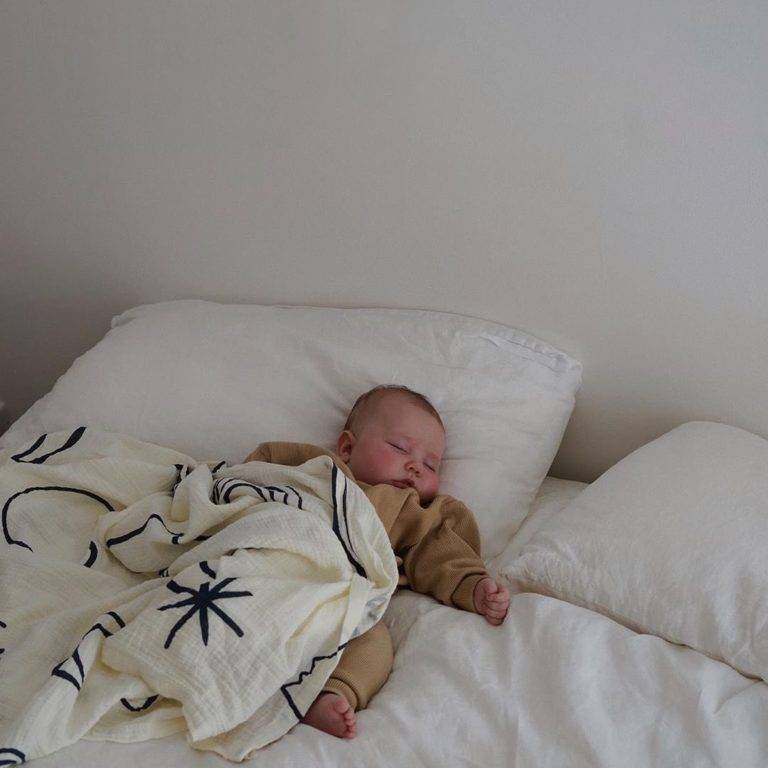 Позы для сна новорожденного: правильные позы, фото с описанием, советы специалистов