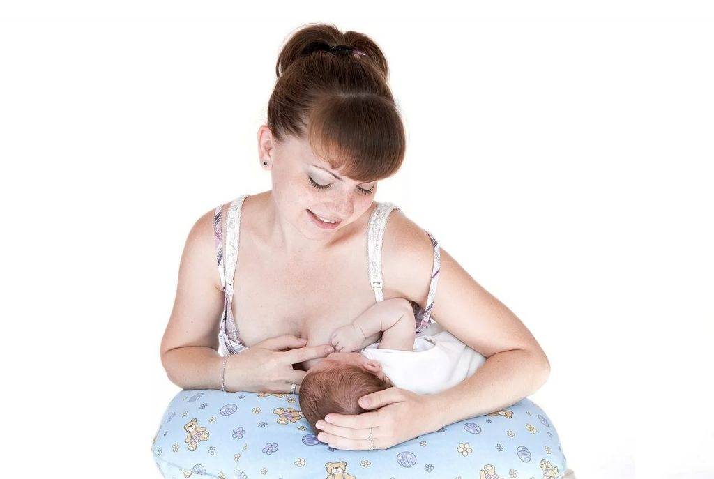 Позы кормления грудью удобные для мамы и правильные для ребенка