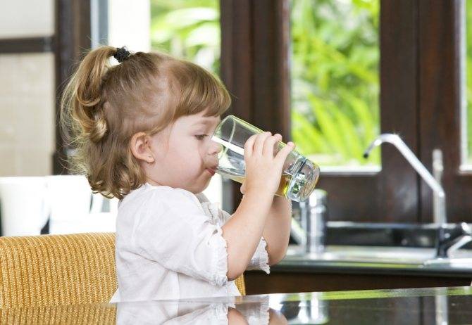 Как научить ребенка пить из кружки самостоятельно, комаровский