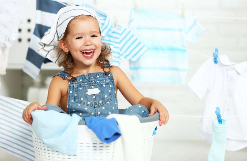 Чем стирать и как гладить вещи для новорожденного ребенка?