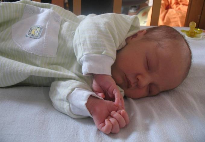 Сон новорождённого: как правильно