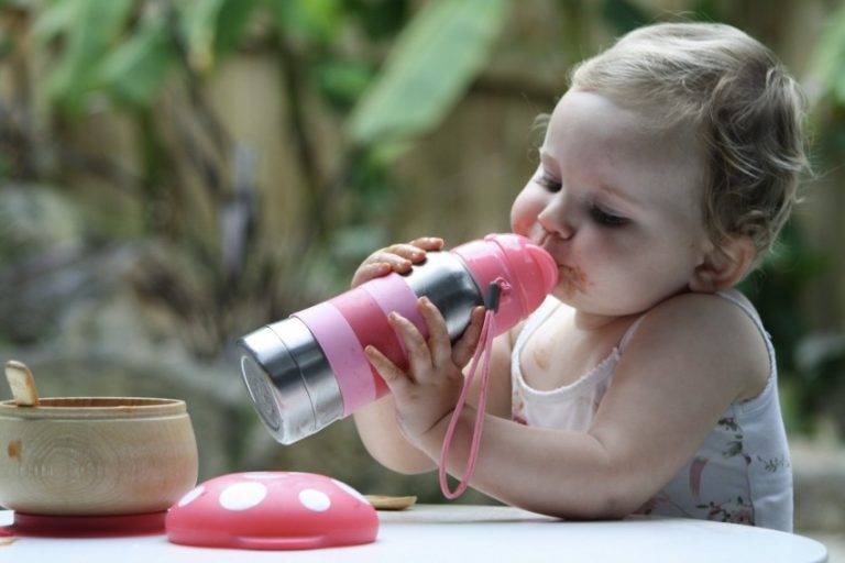 Ребенок и бутылочка: как и когда нужно отучать