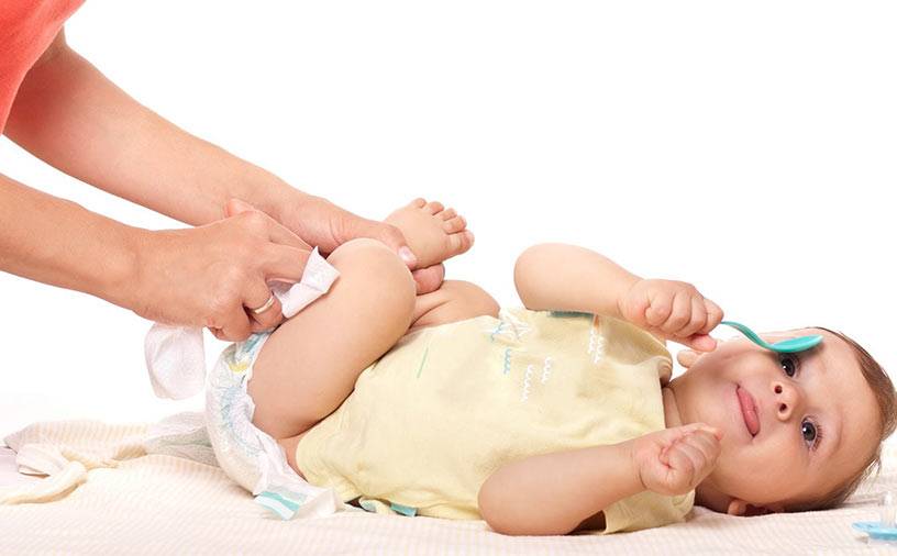 Как часто меняете памперсы малышам?
