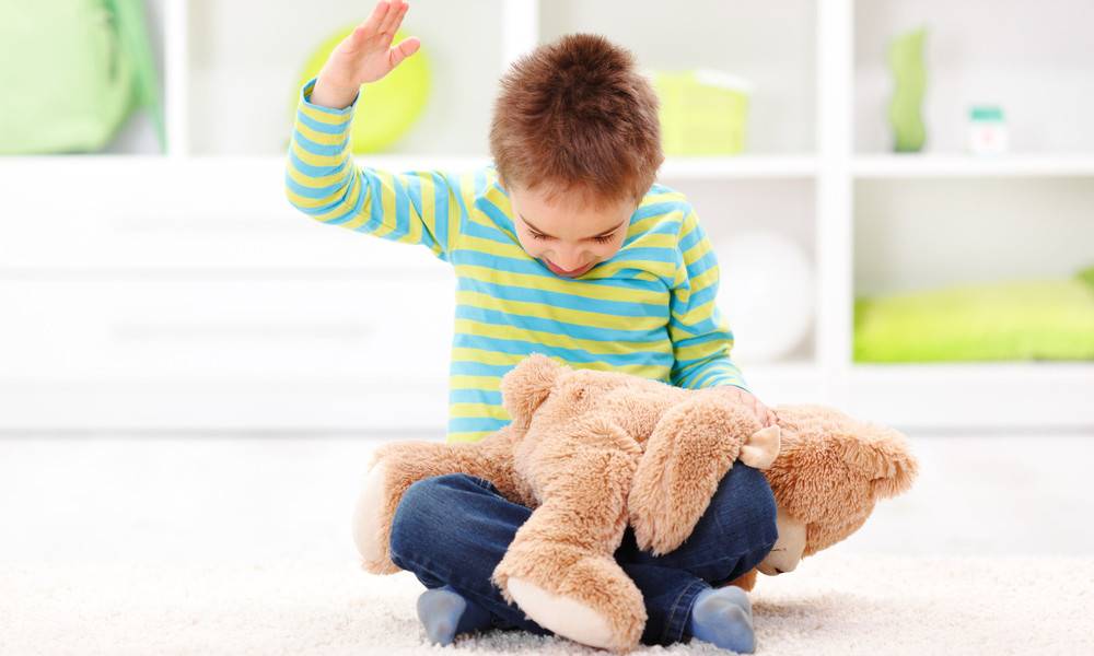 Почему ребенок ломает игрушки?