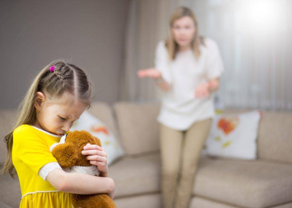 Родители, остановитесь! 7 вещей, которые нельзя делать при детях