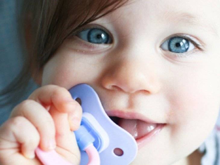 Влияние соски и бутылочки на зубы ребенка