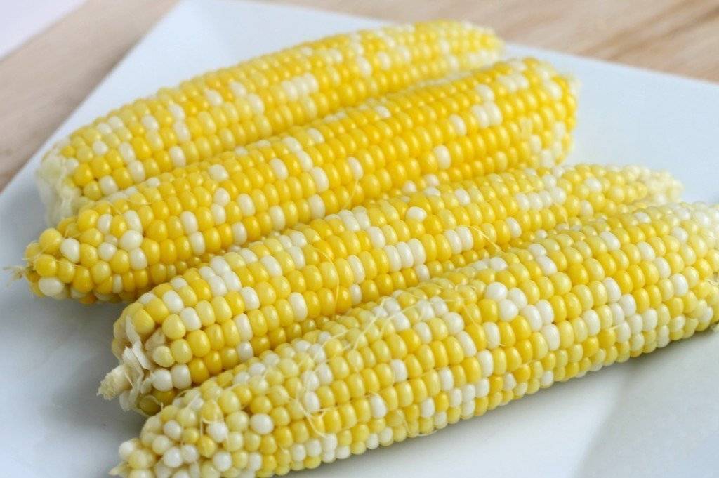 Можно ли кормящей маме есть кукурузу