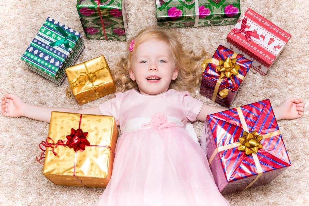 Что подарить девочке на 3 года (30 фото): как выбрать лучший подарок на день рождения