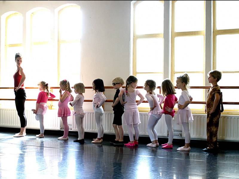 Спортивные бальные танцы для детей: с какого возраста и какая польза