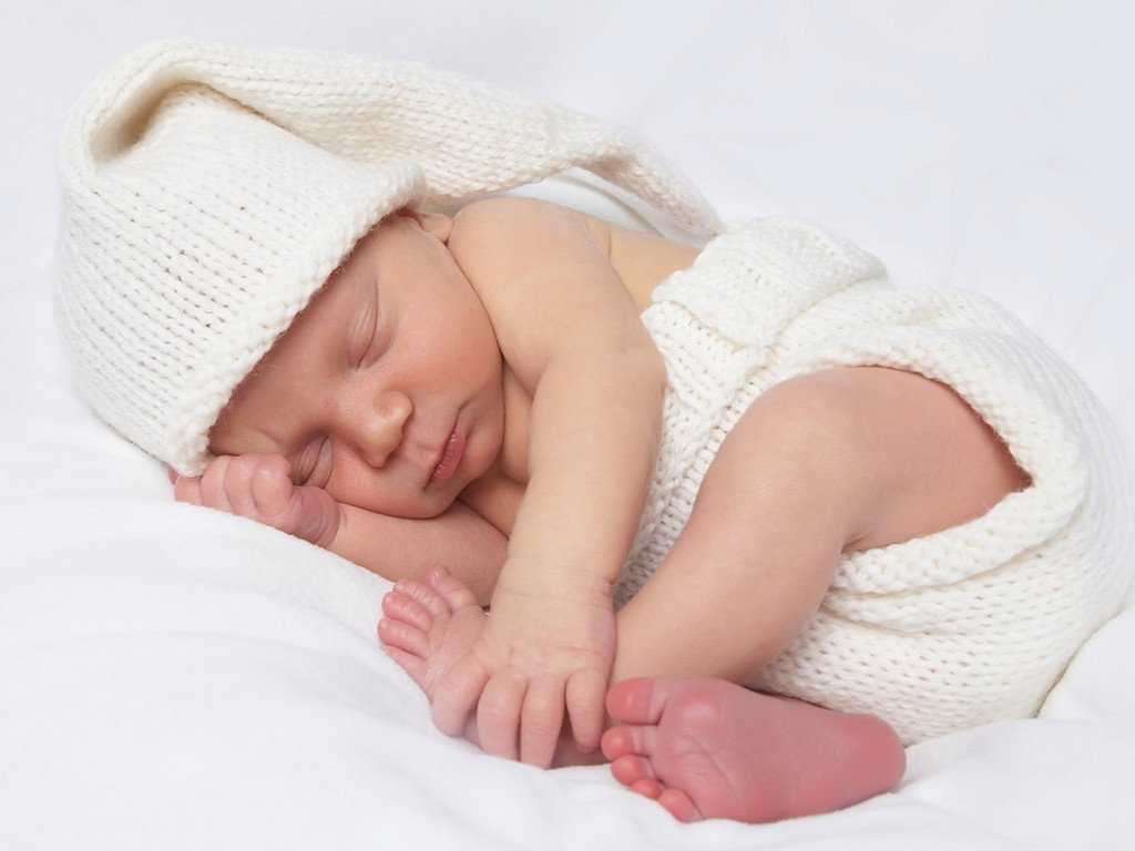 Грудной ребенок плохо спит днем: возможные причины и способы помочь малышу.