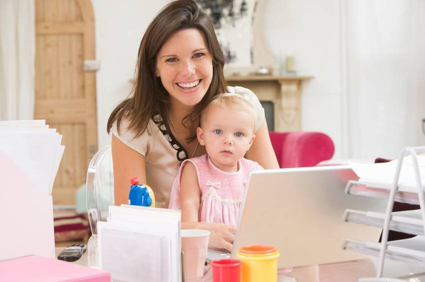 Как заработать деньги в декрете: 5 вариантов для мам