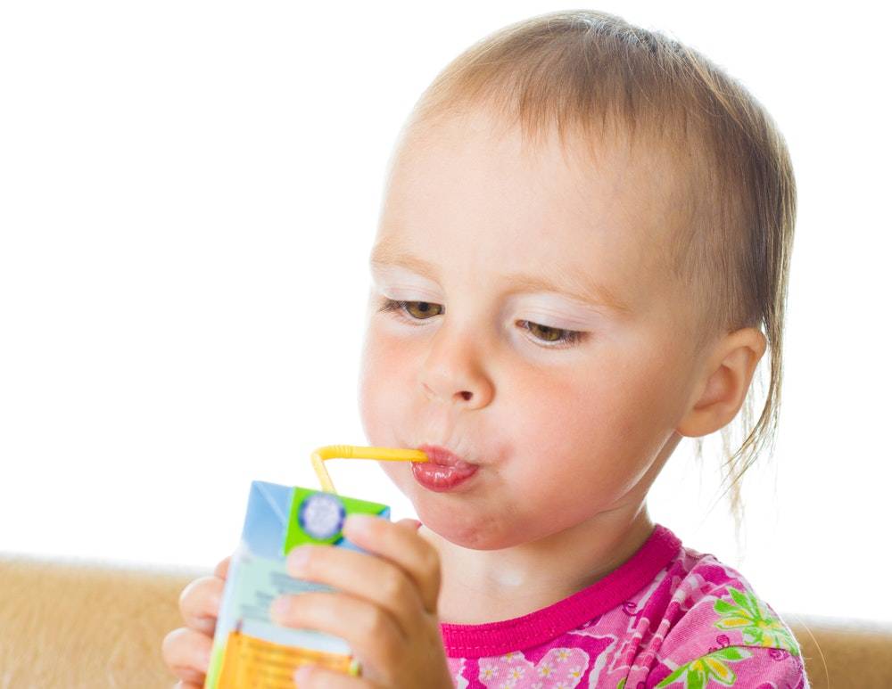 Как научить ребенка пить из кружки самостоятельно, комаровский