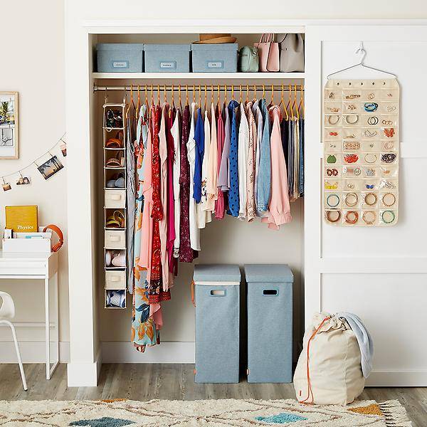 Как организовать порядок в шкафу с одеждой: полезные советы