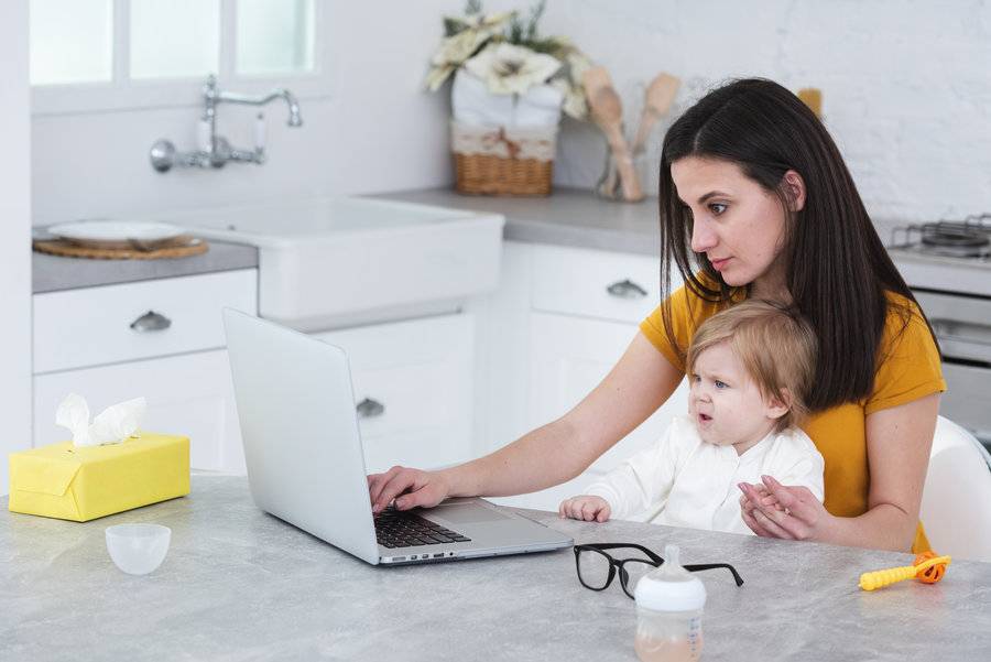 Как маме зарабатывать в декрете на дому: реальные советы