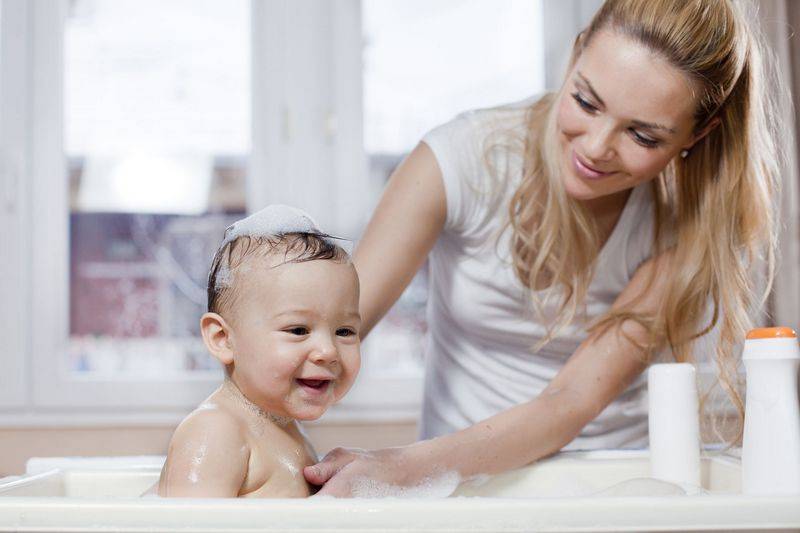 Можно ли взрослым мыть голову детским шампунем: советы и рекомендации