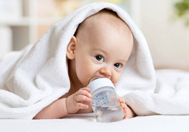 Нужно ли допаивать грудного ребенка водой: мнение педиатров