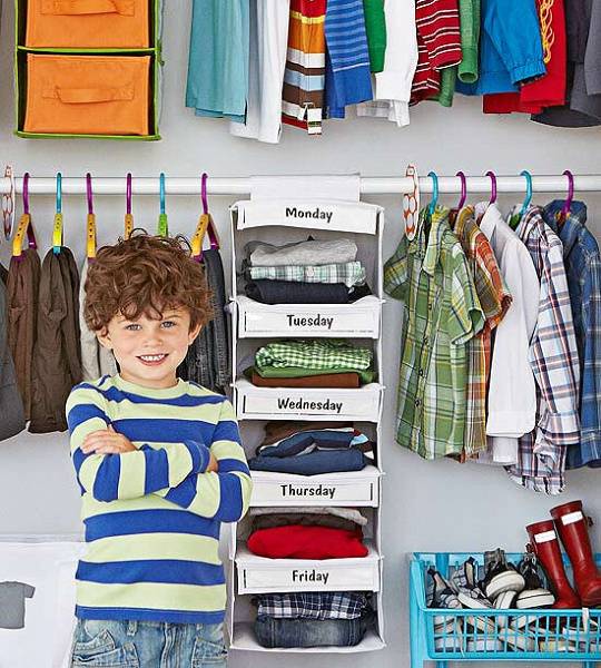 Ребенок подрос: куда девать ненужную детскую одежду?