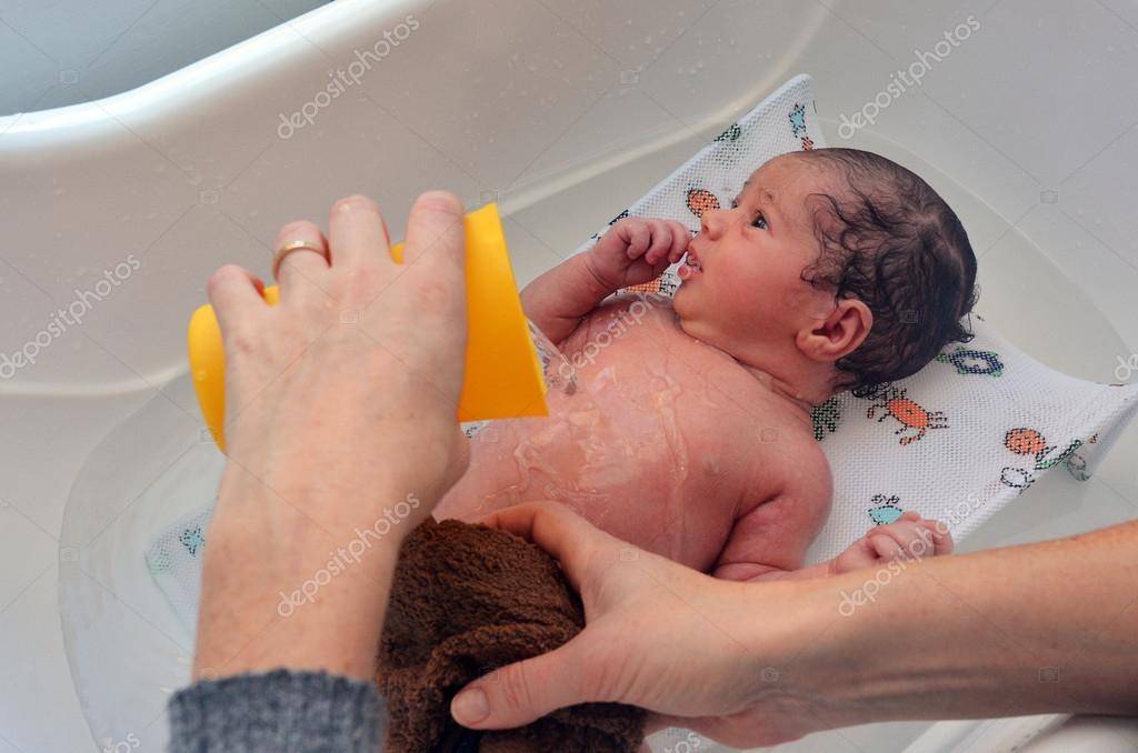 Как часто нужно купать новорожденного малыша и ребенка до года