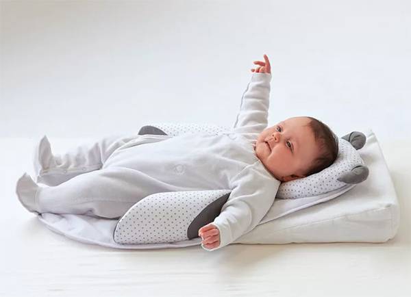 Позиционер для сна для новорожденных: разновидности, отзывы