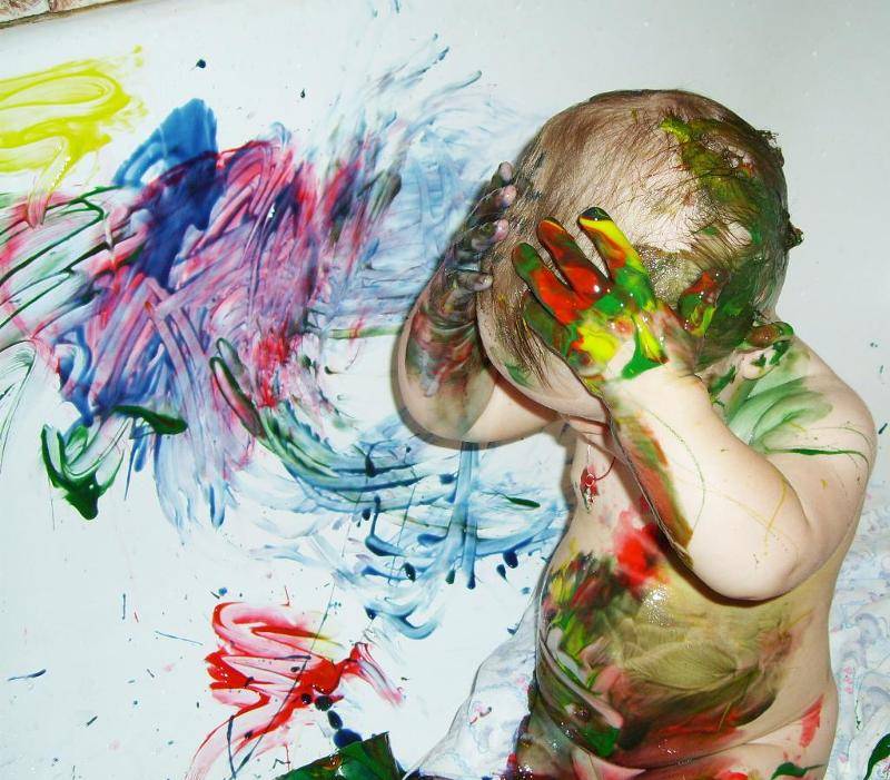 Совет дня: сохраняйте спокойствие, если ваш ребенок рисует темными цветами