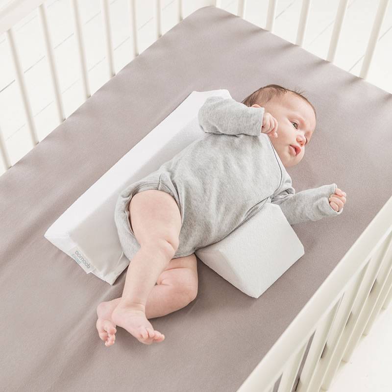 Как правильно укладывать новорожденного младенца спать днем и на ночь