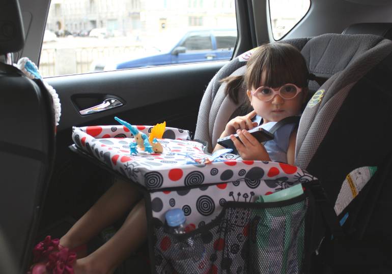 Чем занять ребёнка в машине: 25 веселых игр