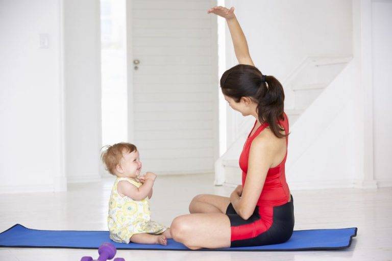 Фитнес "мама+малыш": 4 упражнения для похудения после родов